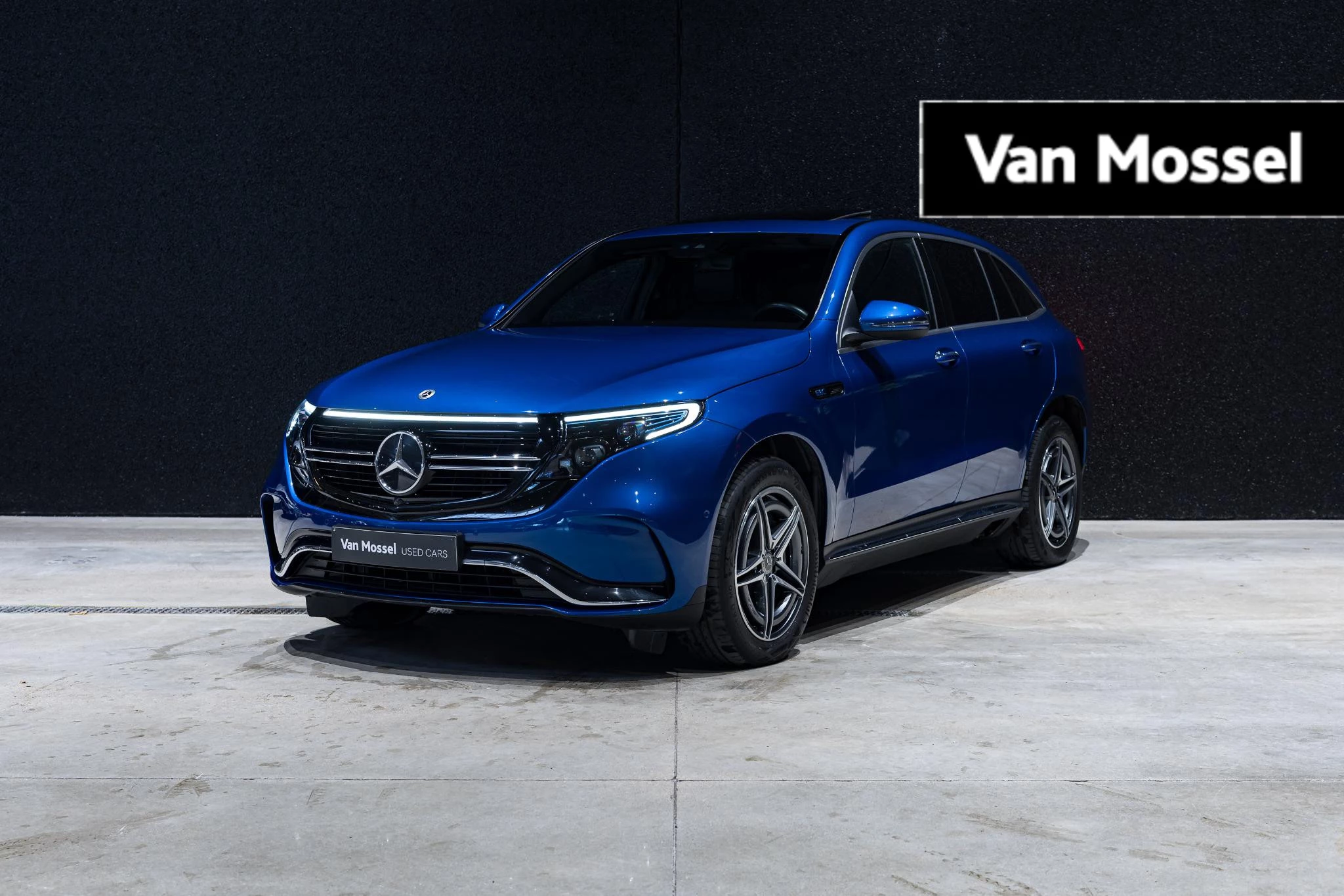 Mercedes-Benz-EQC-image-0