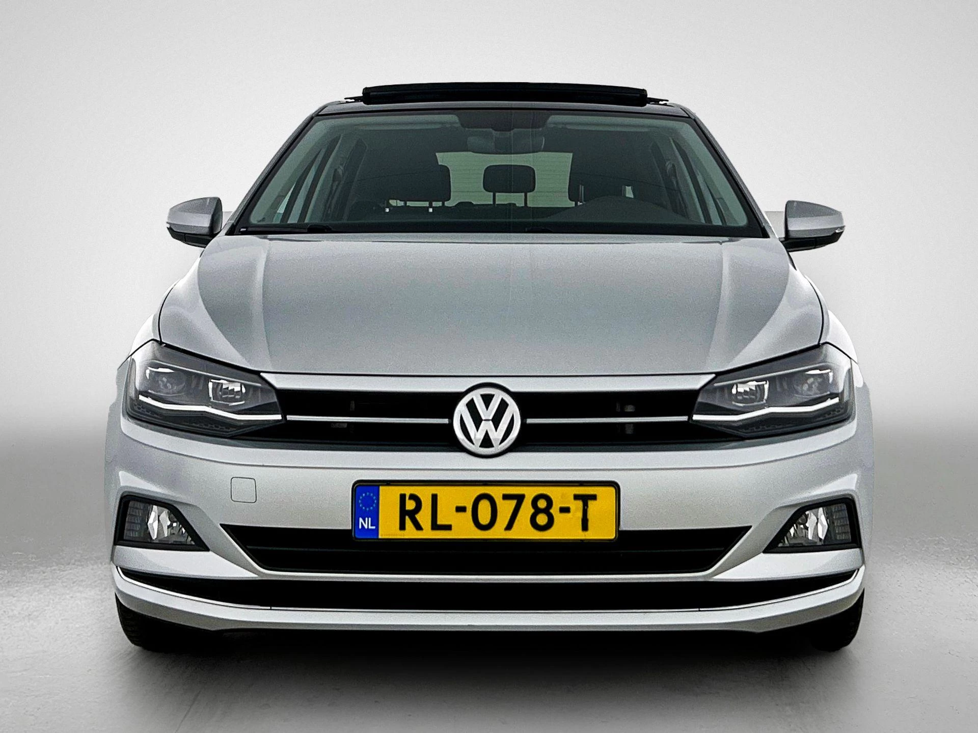 Volkswagen-Polo-image-4