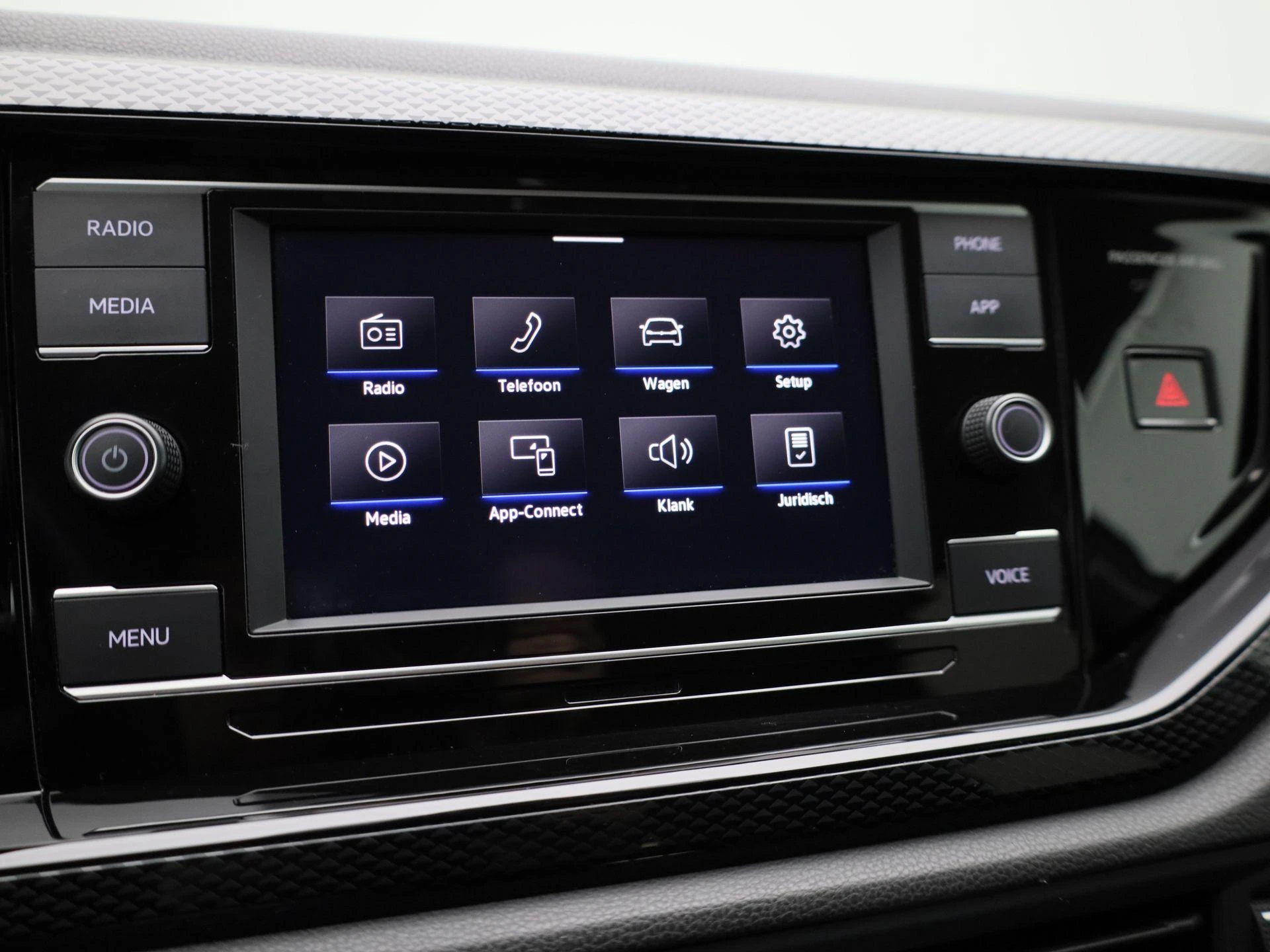 Volkswagen-Polo-image-25