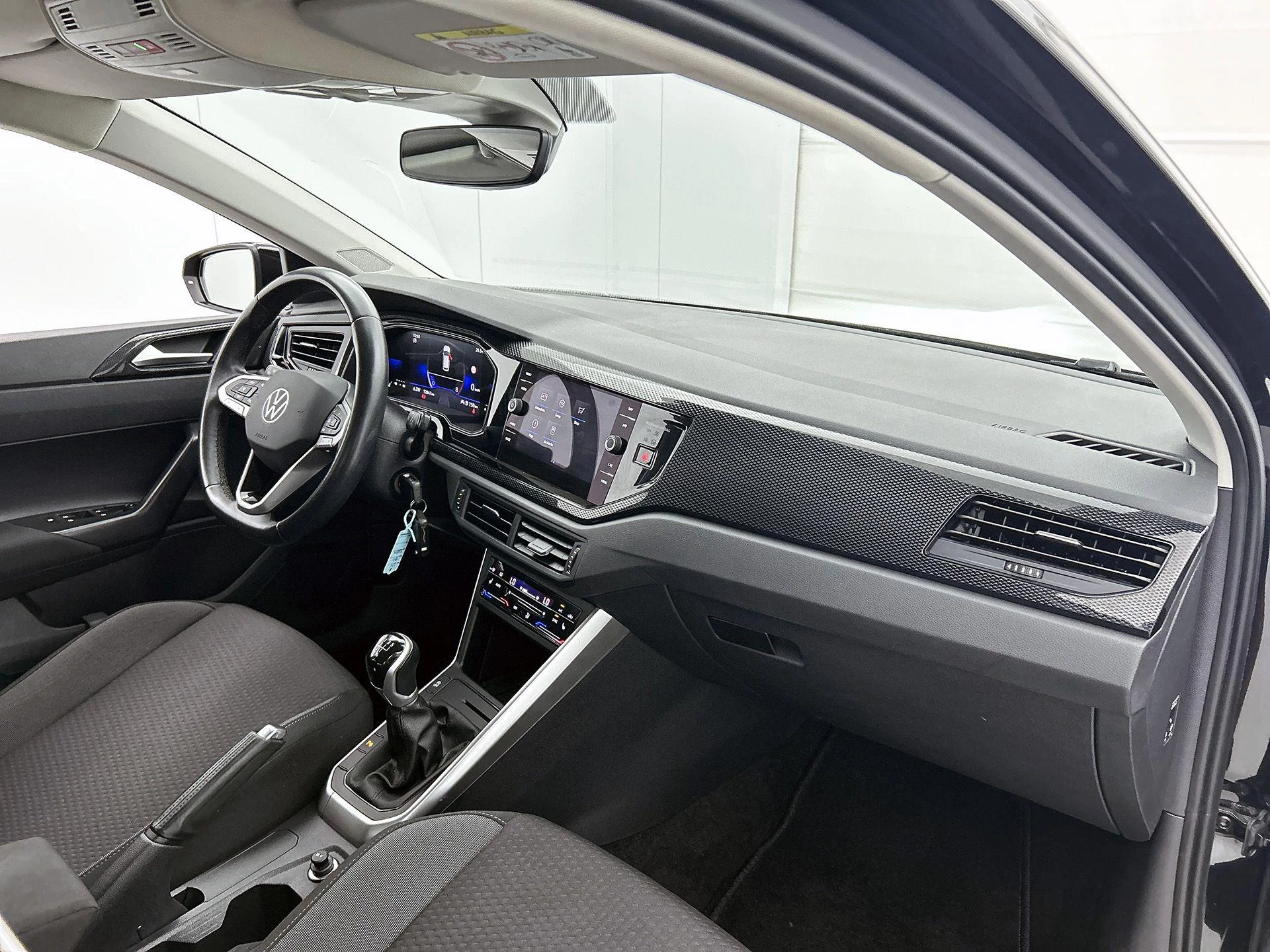 Volkswagen-Polo-image-19