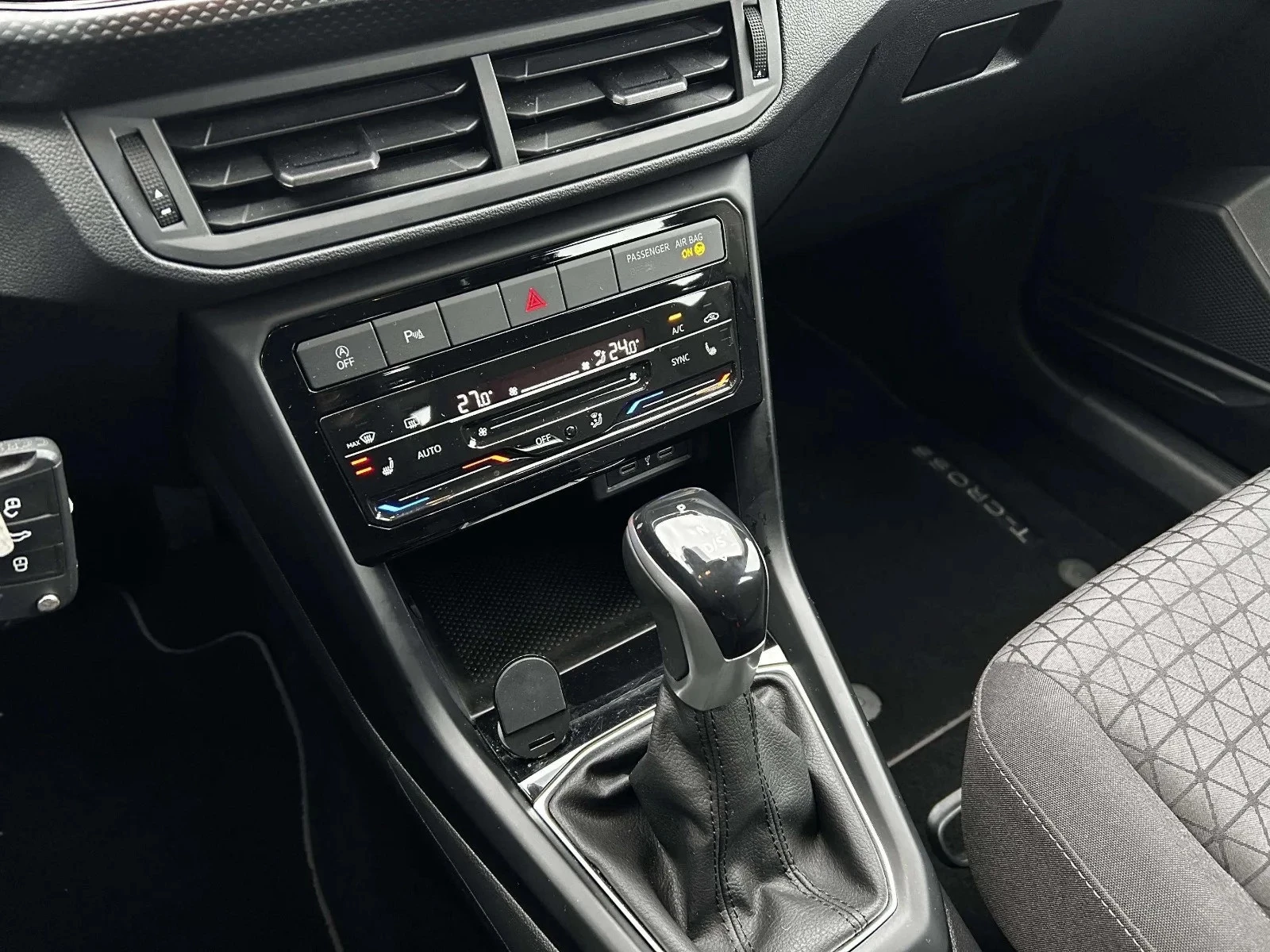 Volkswagen-T-Cross-image-11