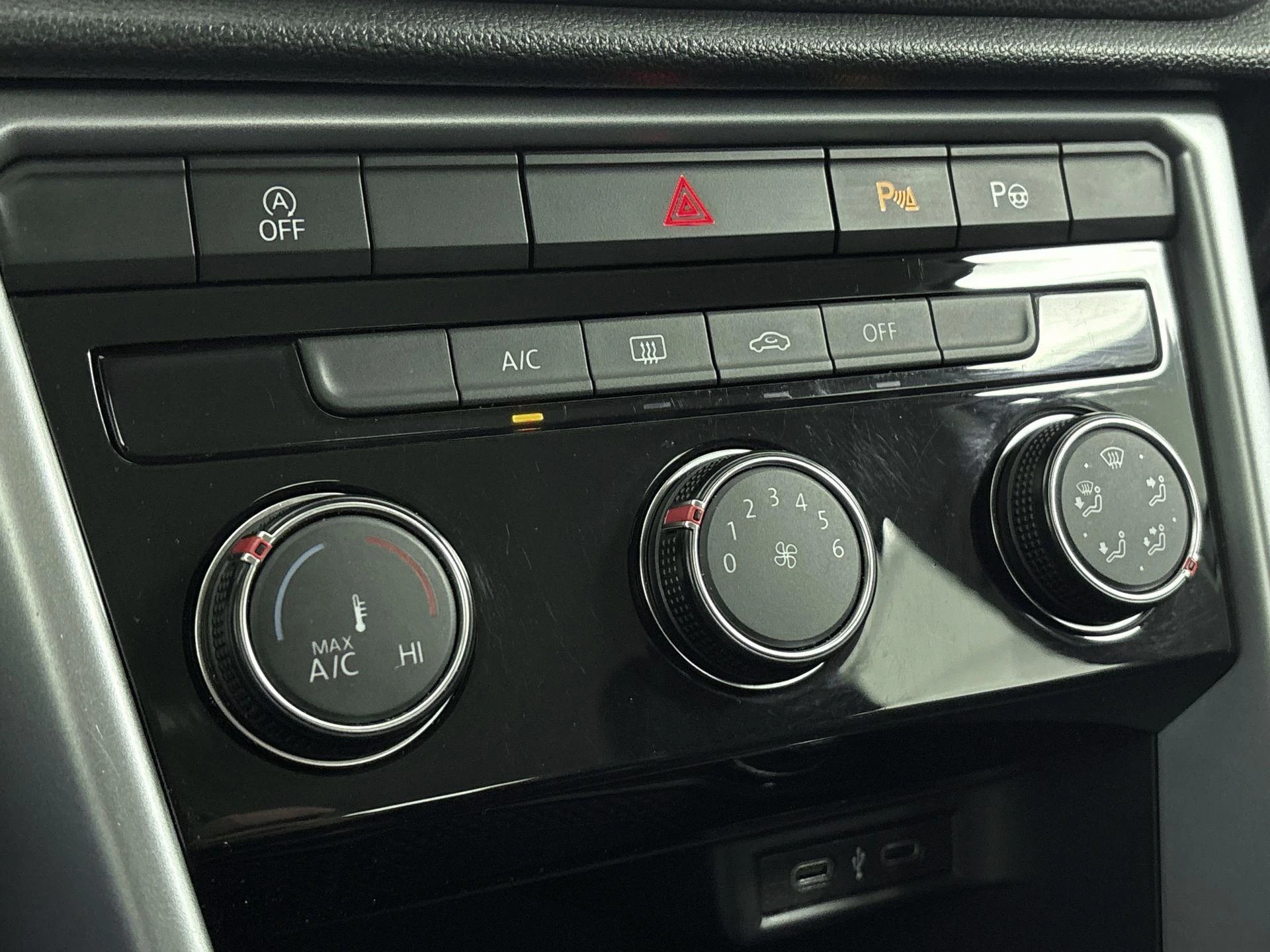 Volkswagen-T-Roc-image-14
