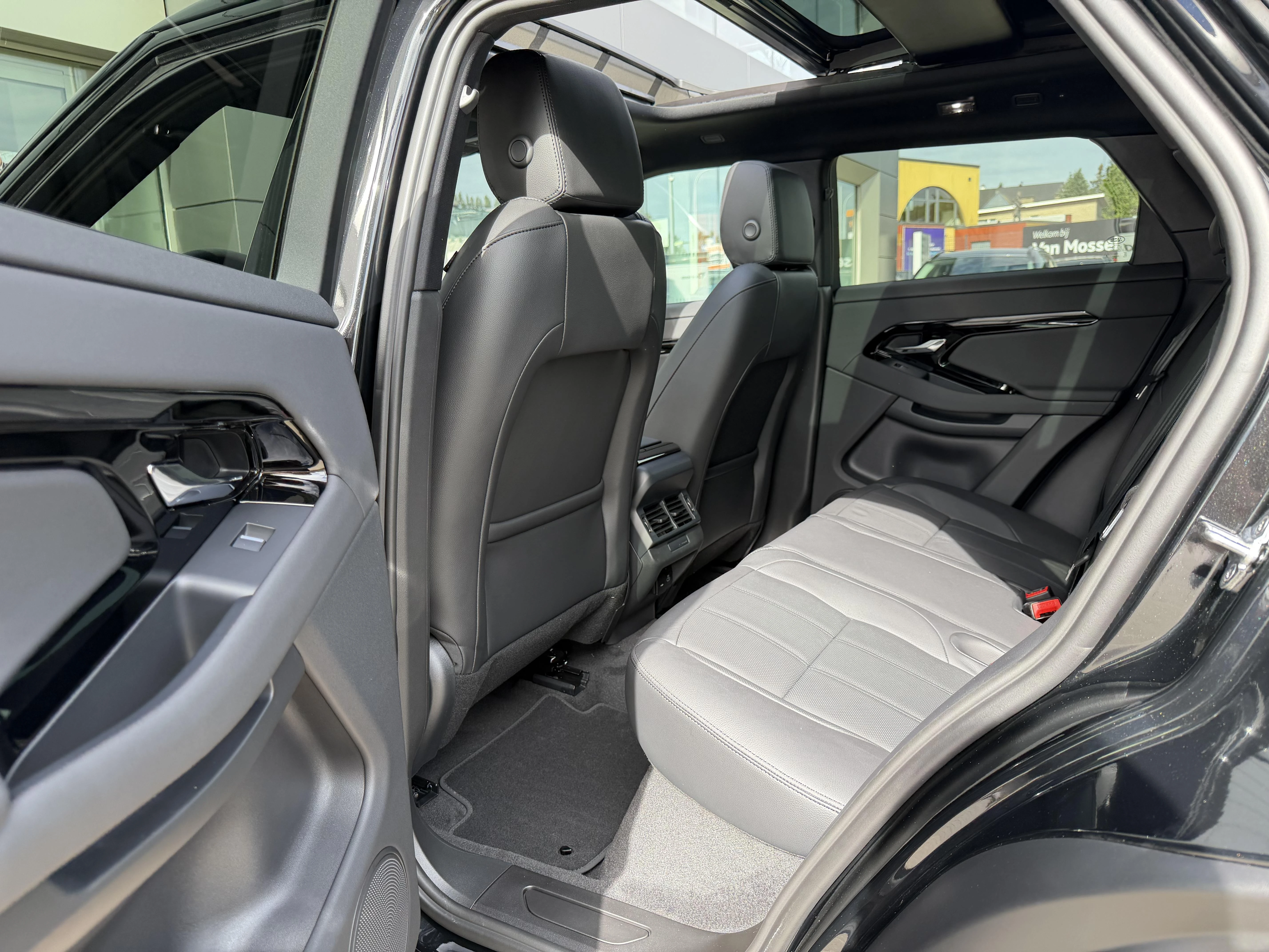 Land Rover-Range Rover Evoque-image-24