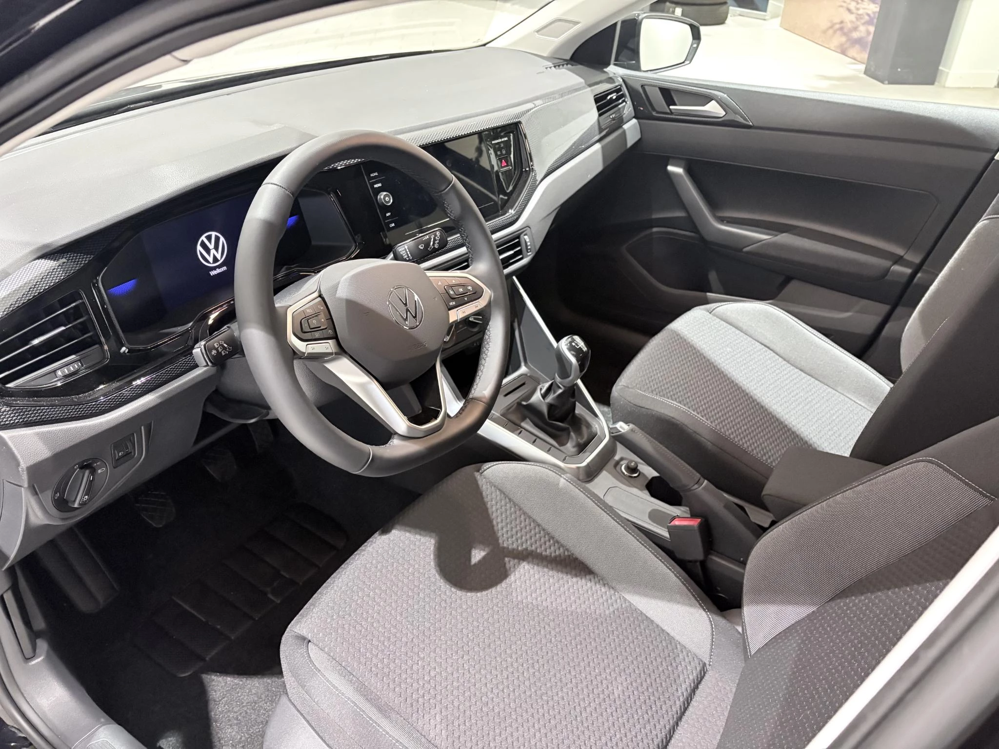 Volkswagen-Polo-image-11