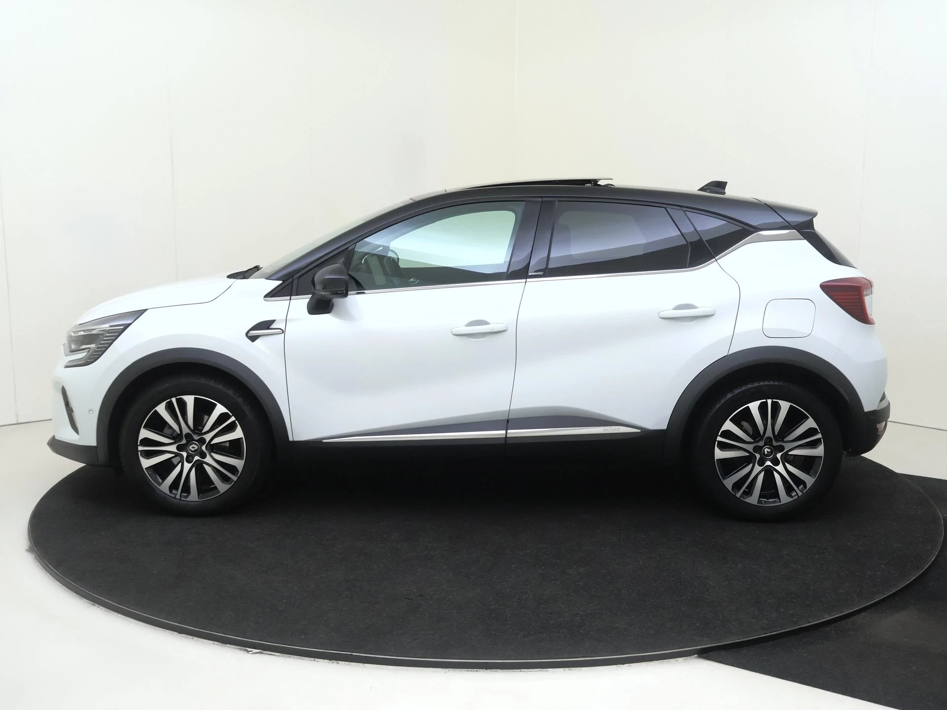 Renault Captur 1.6 E-Tech Plug-in Hybrid 160 Initiale Paris