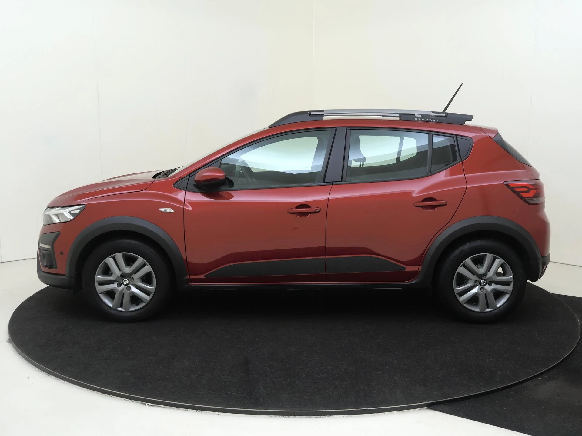 Dacia-Sandero Stepway-image-7