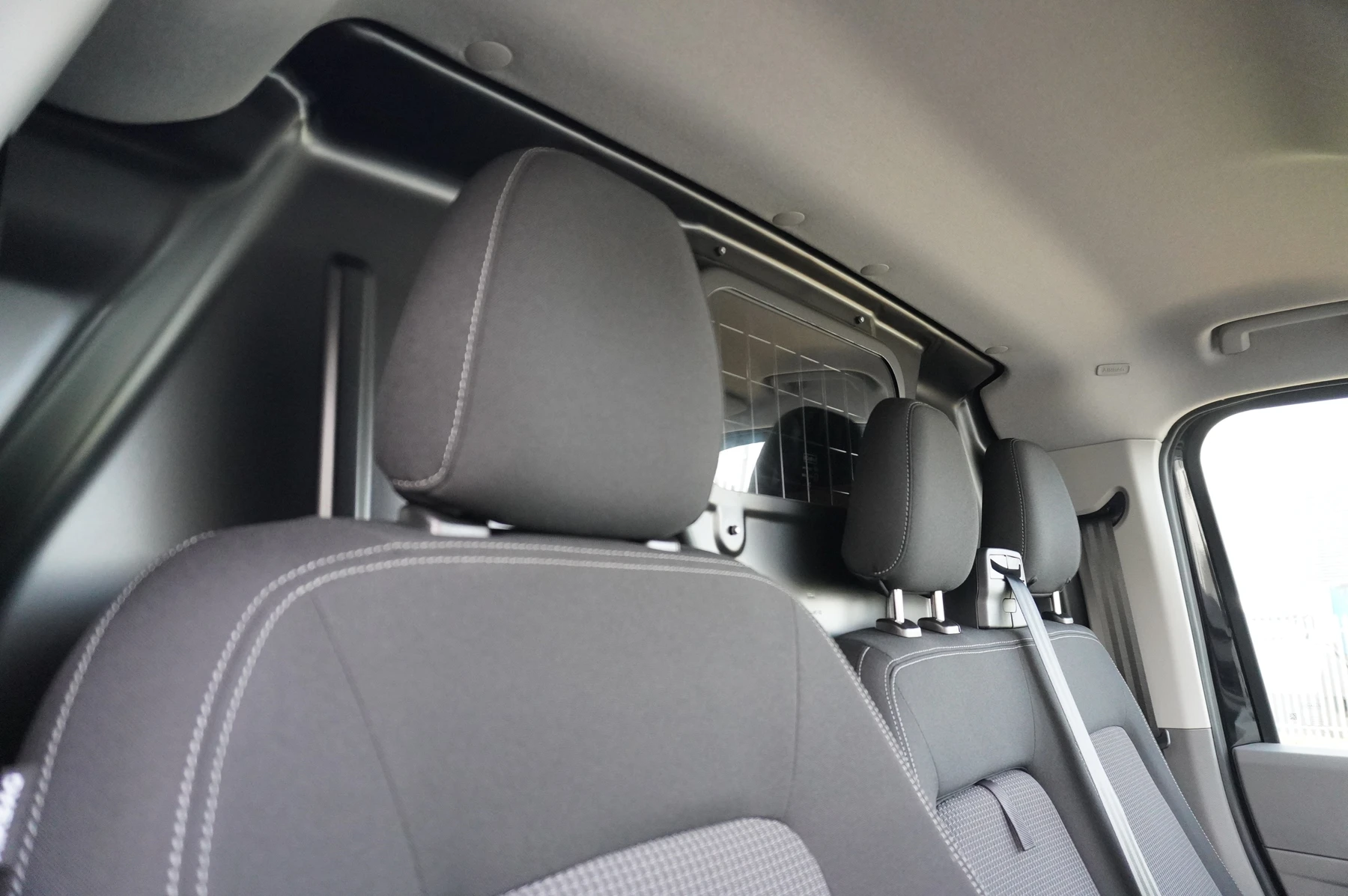 Volkswagen-Transporter-image-46