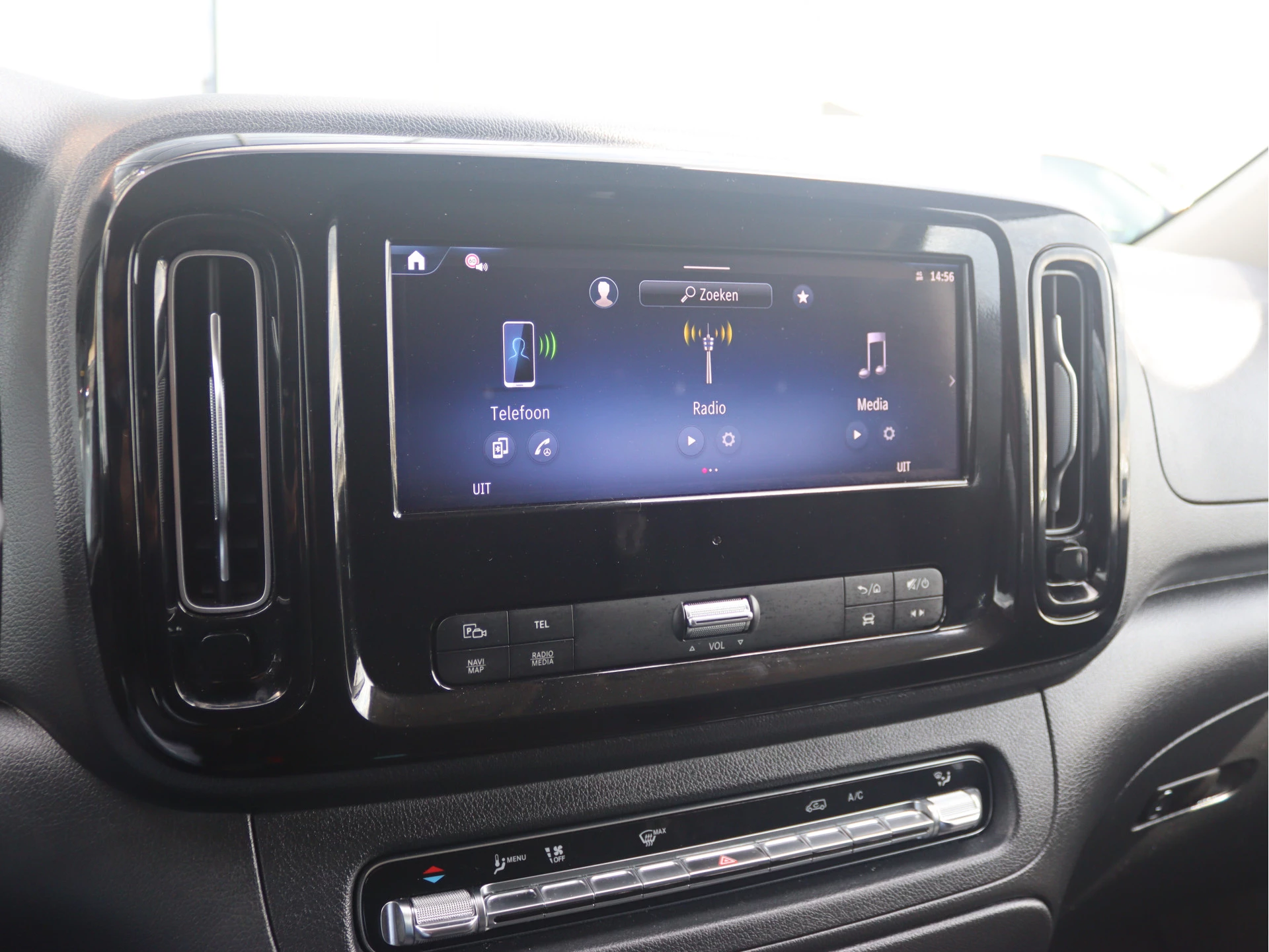 Mercedes-Benz-Vito-image-6
