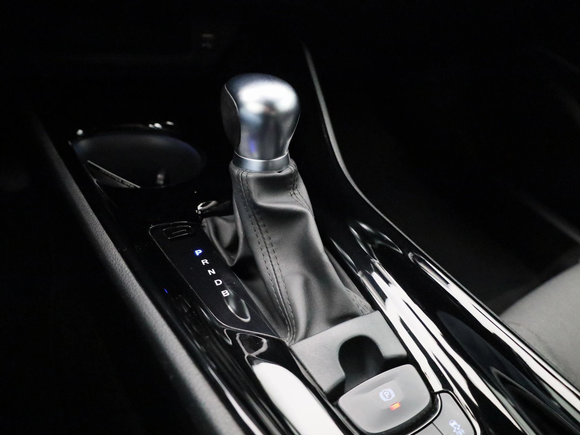 Toyota-C-HR-image-25