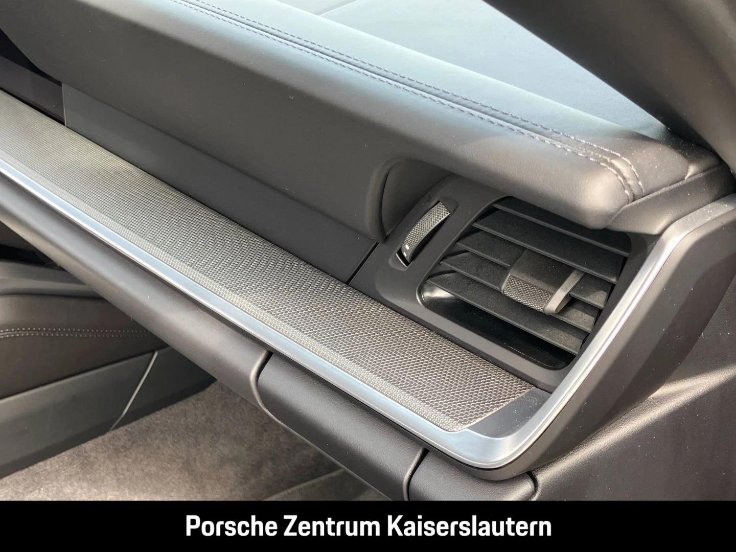 Porsche 911 992 Carrera 4 Cabrio Sportabgas BOSE 21-Zoll carrera