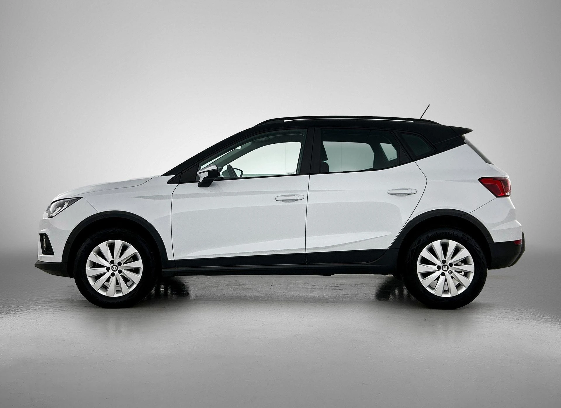 SEAT-Arona-image-1
