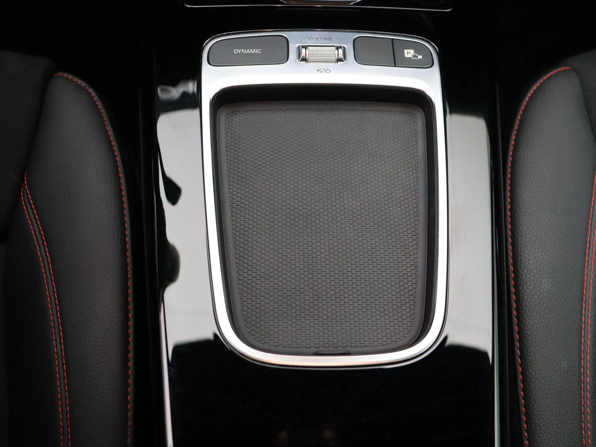 Mercedes-Benz Classe A 250 e Berline AMG Line + PANORAMISCH DAK + CARPLAY +