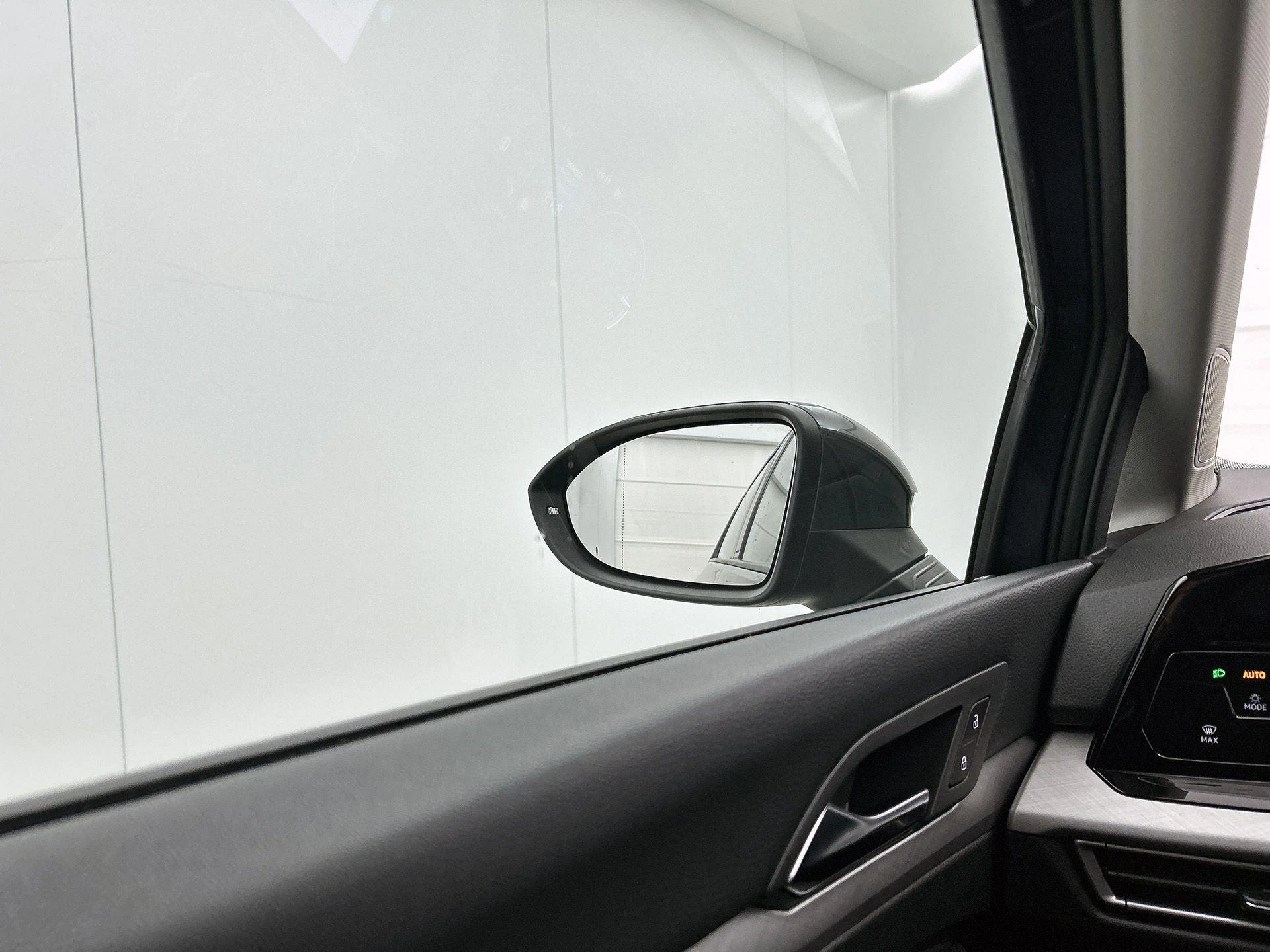 Volkswagen-Golf-image-18