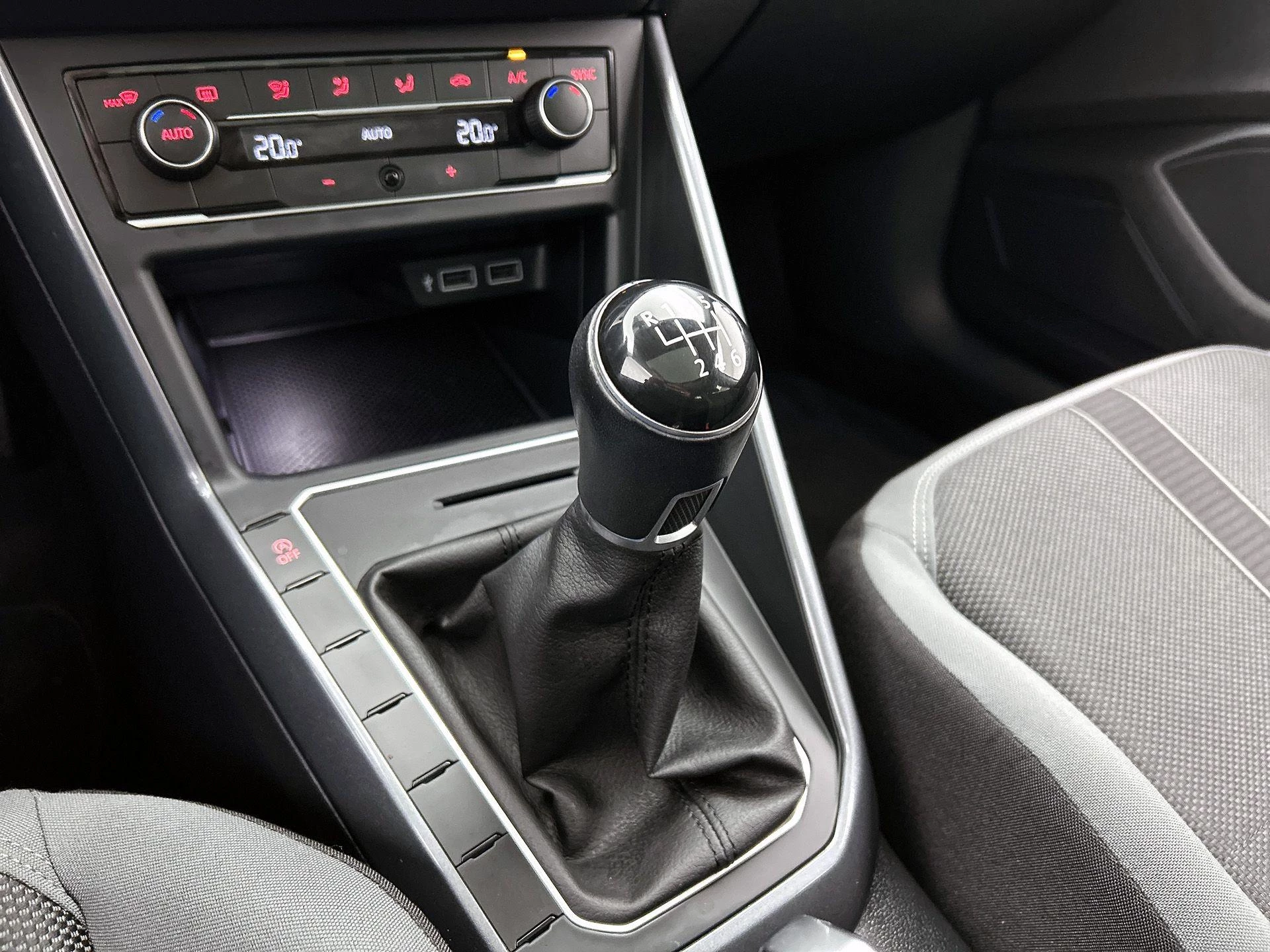 Volkswagen-Polo-image-28