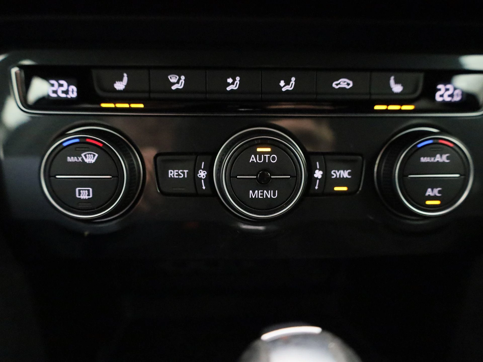 Volkswagen-Tiguan-image-24