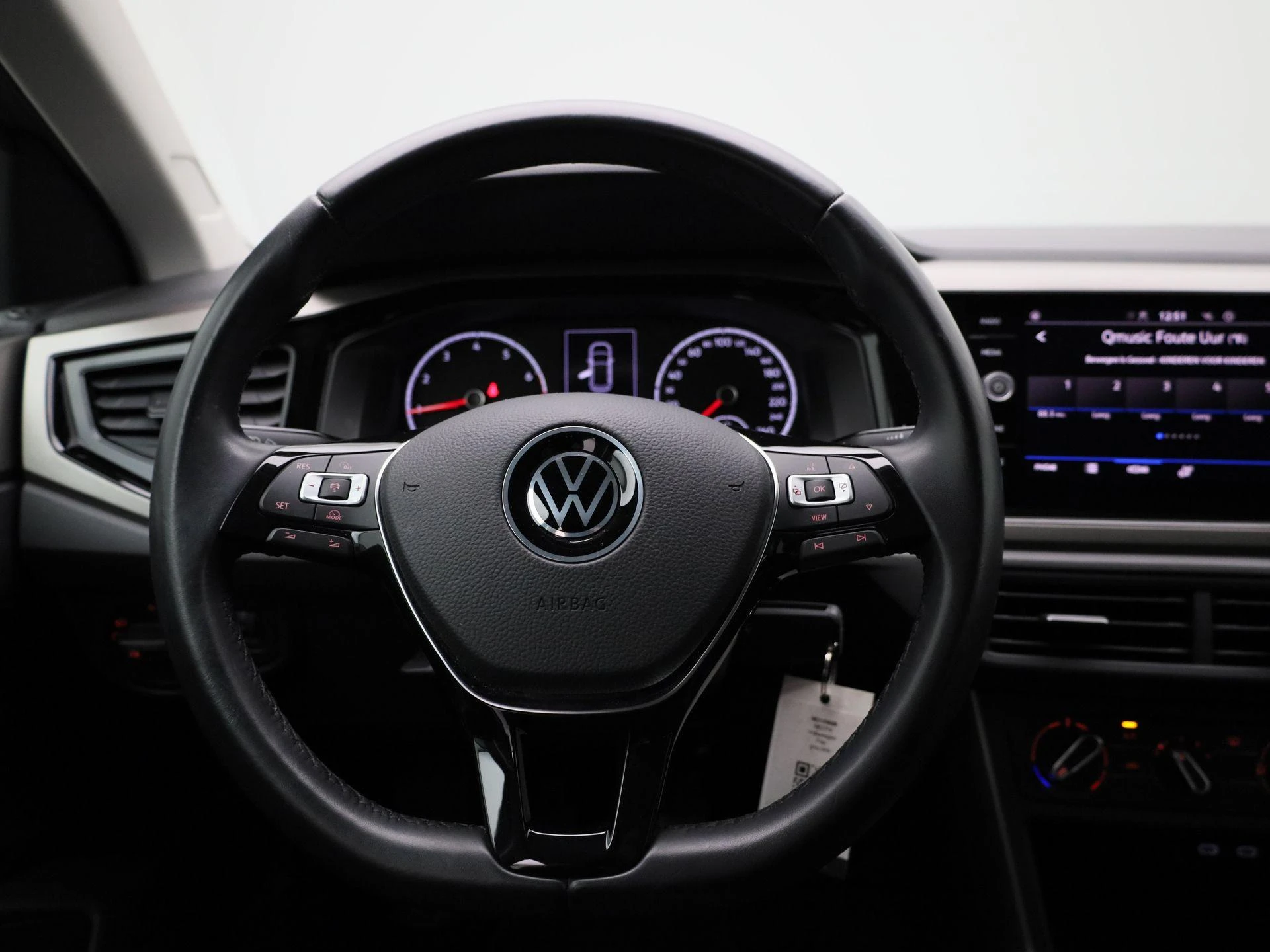 Volkswagen-Polo-image-6