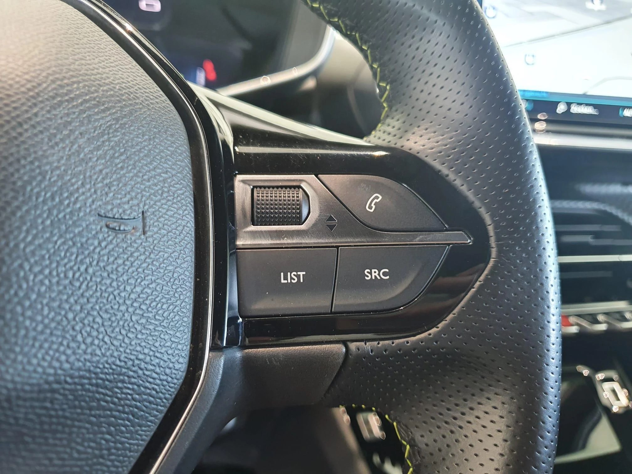 Peugeot-e-2008-image-13