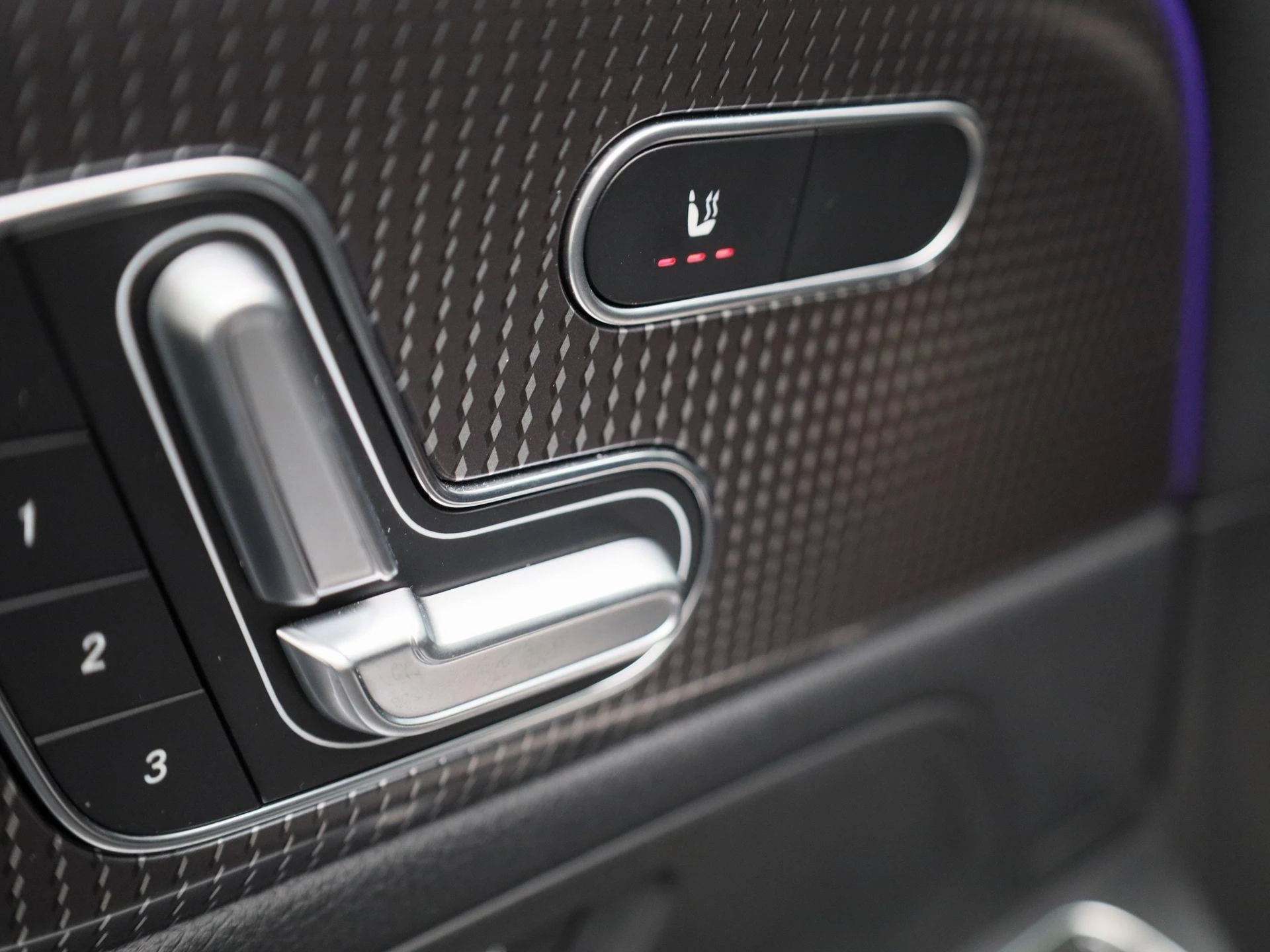 Mercedes-Benz-GLA-image-30