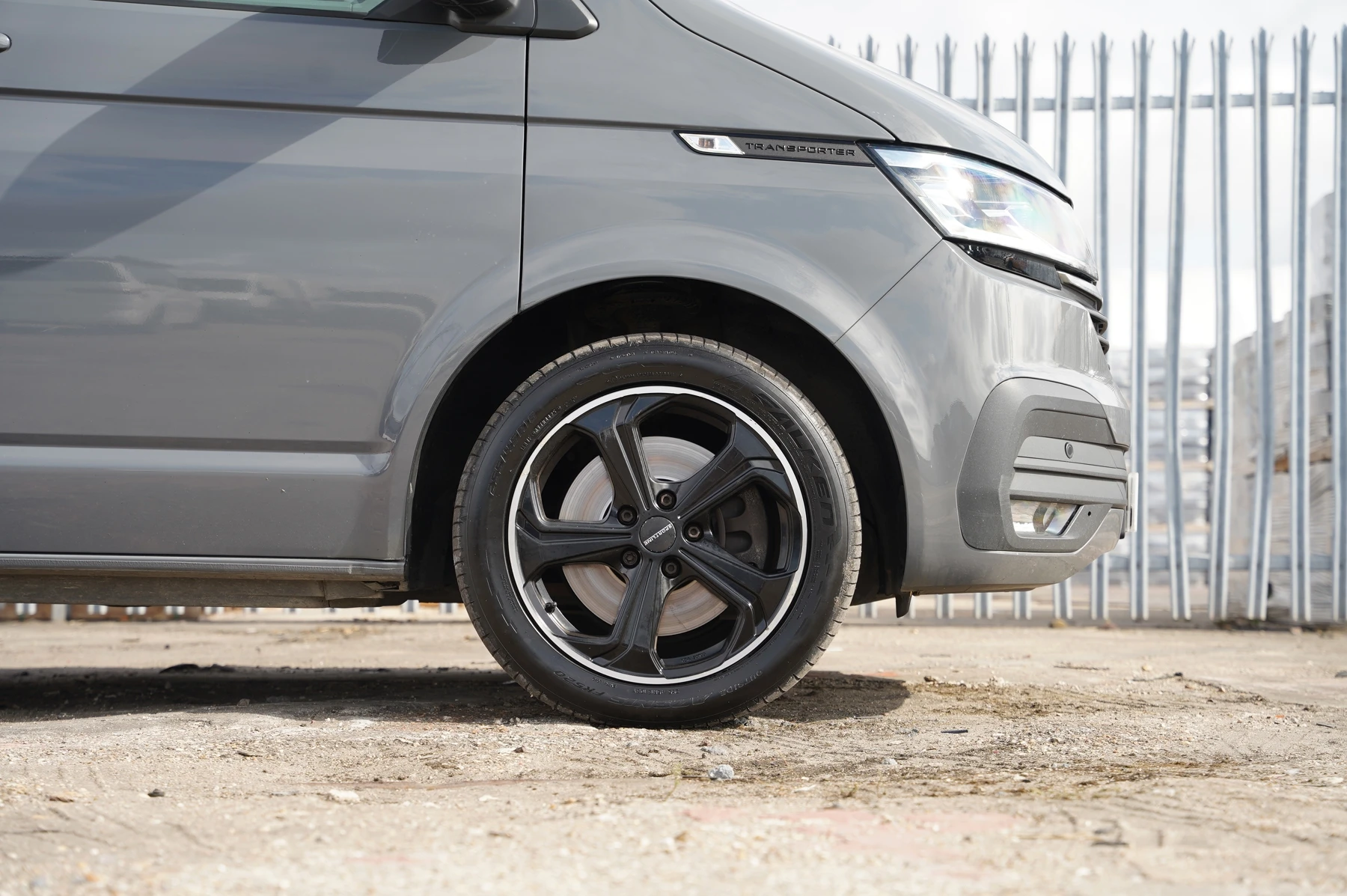 Volkswagen-Transporter-image-33