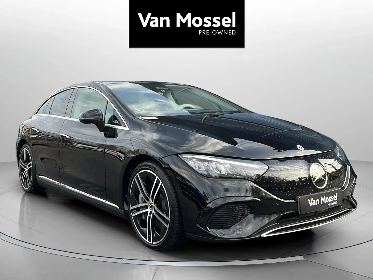 Mercedes-Benz-EQE-image-2