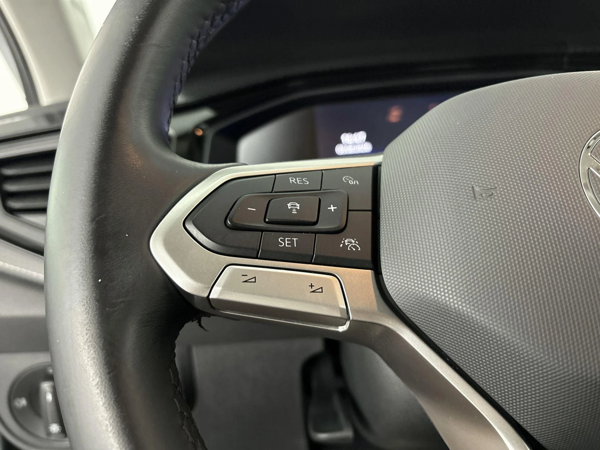 Volkswagen-Polo-image-5