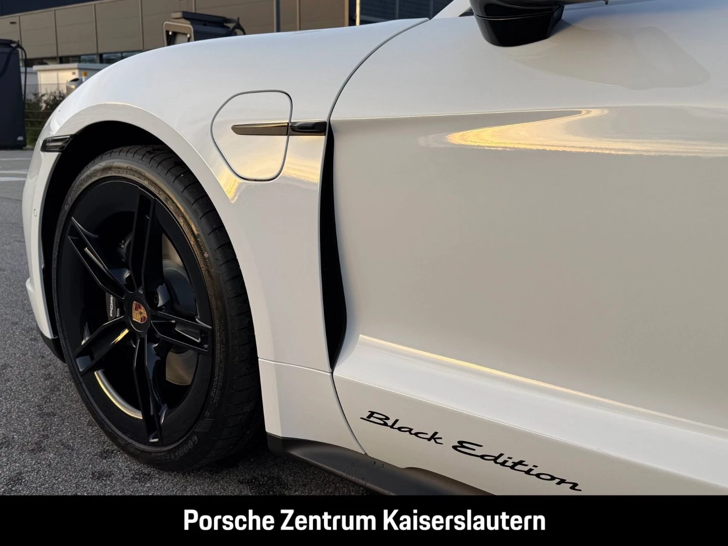 Porsche Taycan 4 Black Edition HA-Lenkung InnoDrive LED black edition