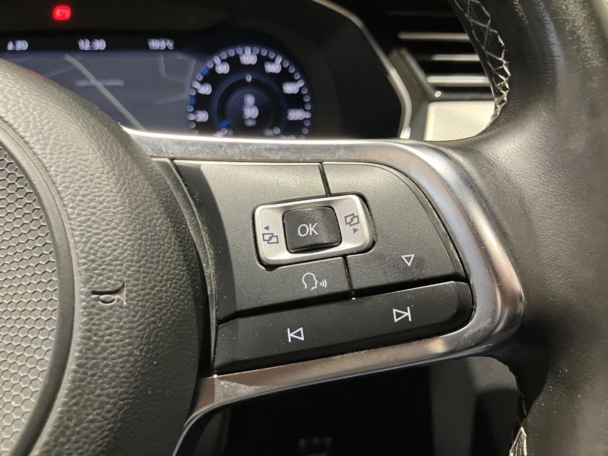 Volkswagen-Passat-image-22