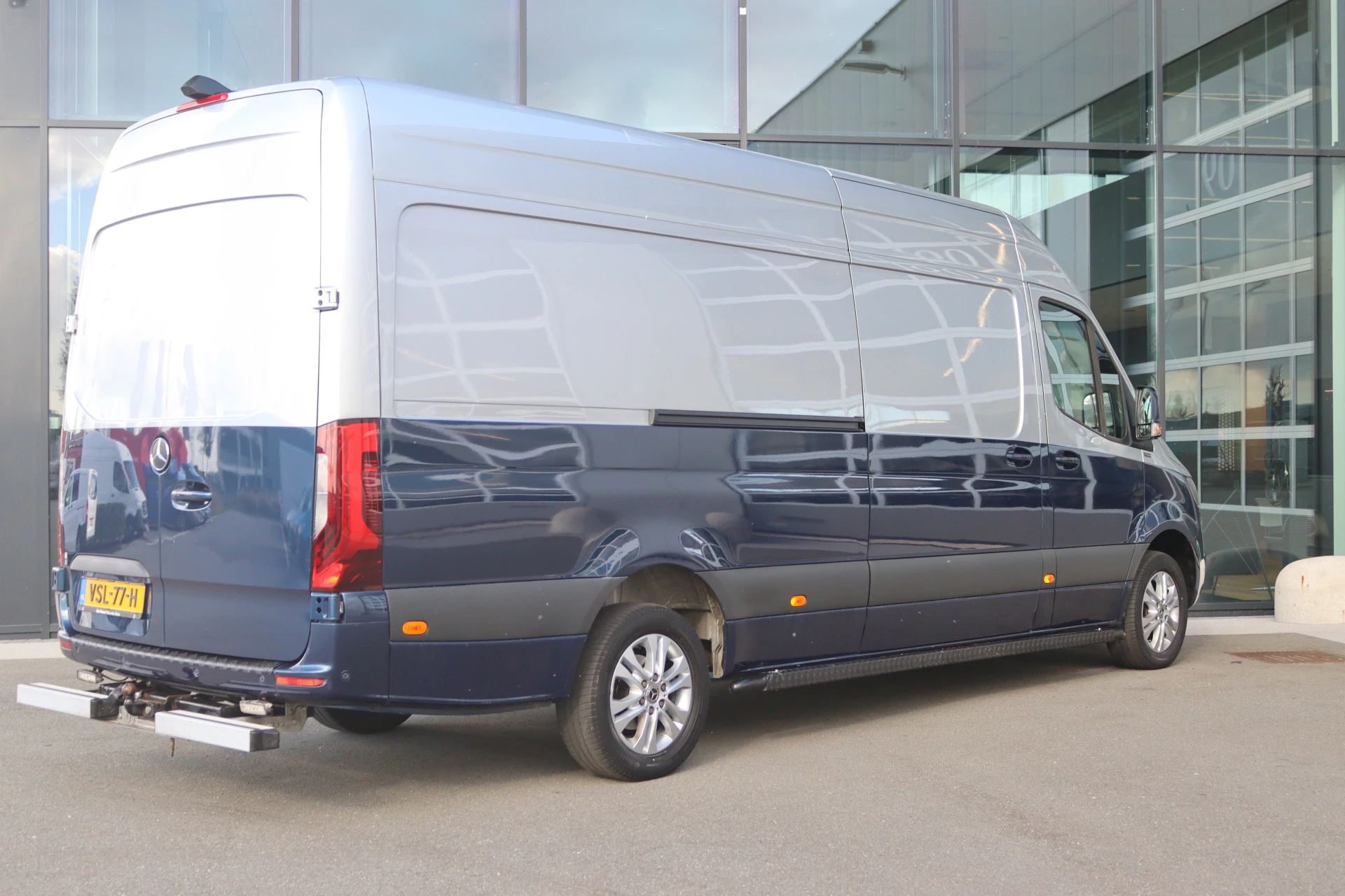 Mercedes-Benz-Sprinter-image-1