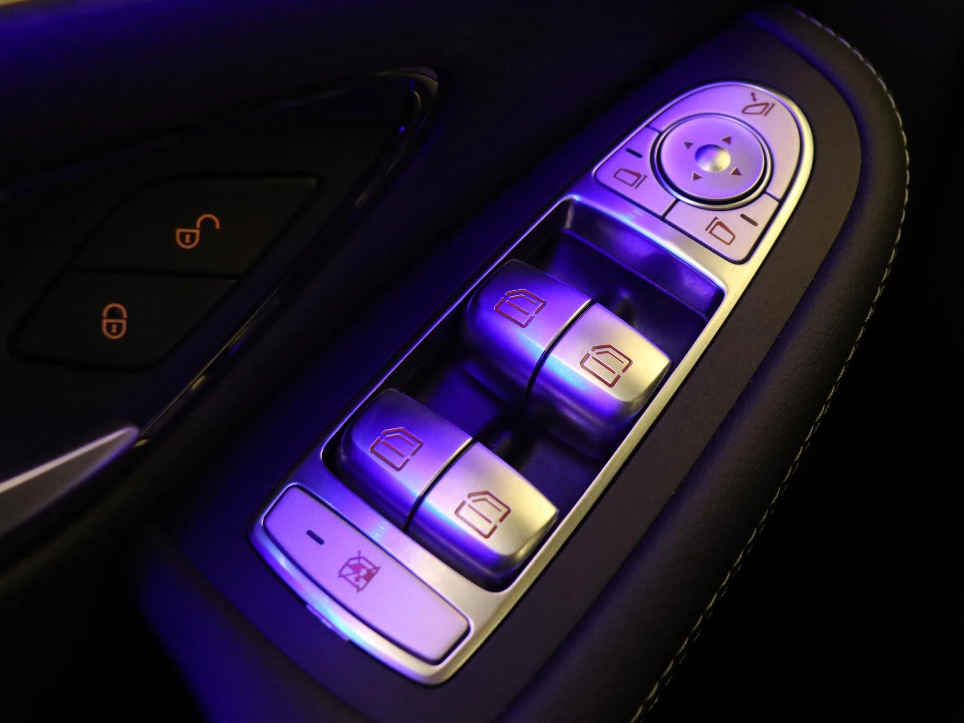Mercedes-Benz-GLC-image-27