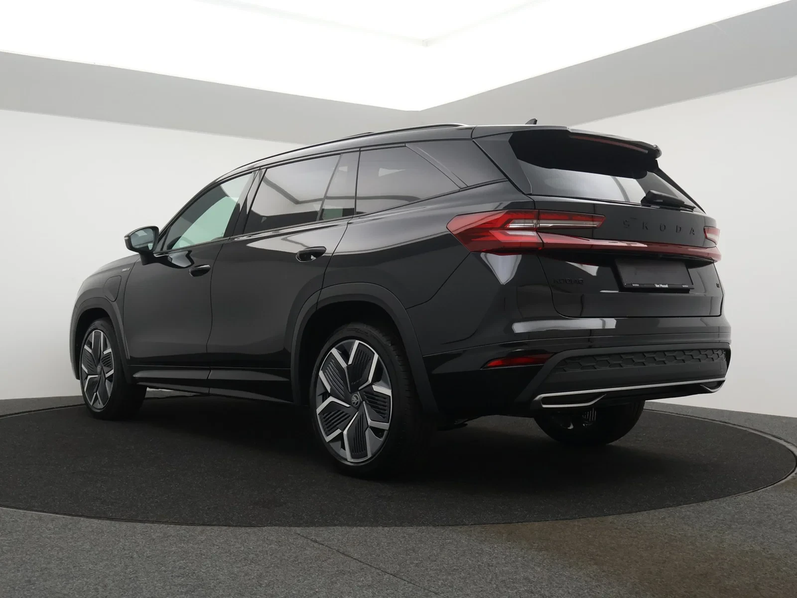 Škoda Kodiaq PHEV Kodiaq Sportline PHEV 1.5TSI 204PK *AUTOMAAT*PANO*SPORTSEATS*NAVI*APP CONNECT*BLTH*CRUISE*PDC*...