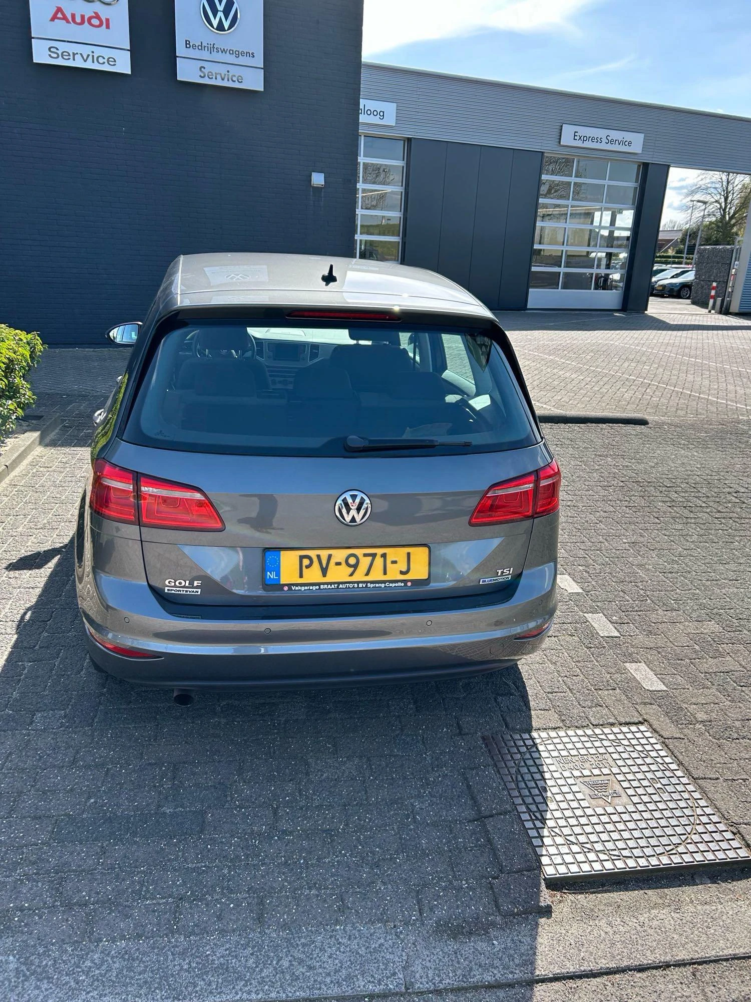Volkswagen-Golf Sportsvan-image-4