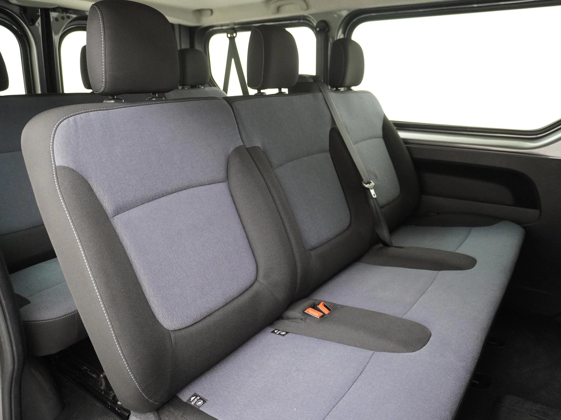 Opel-Vivaro-image-15