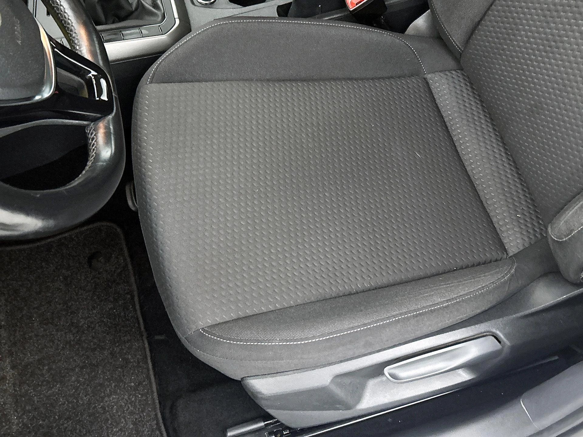 Volkswagen-Polo-image-12