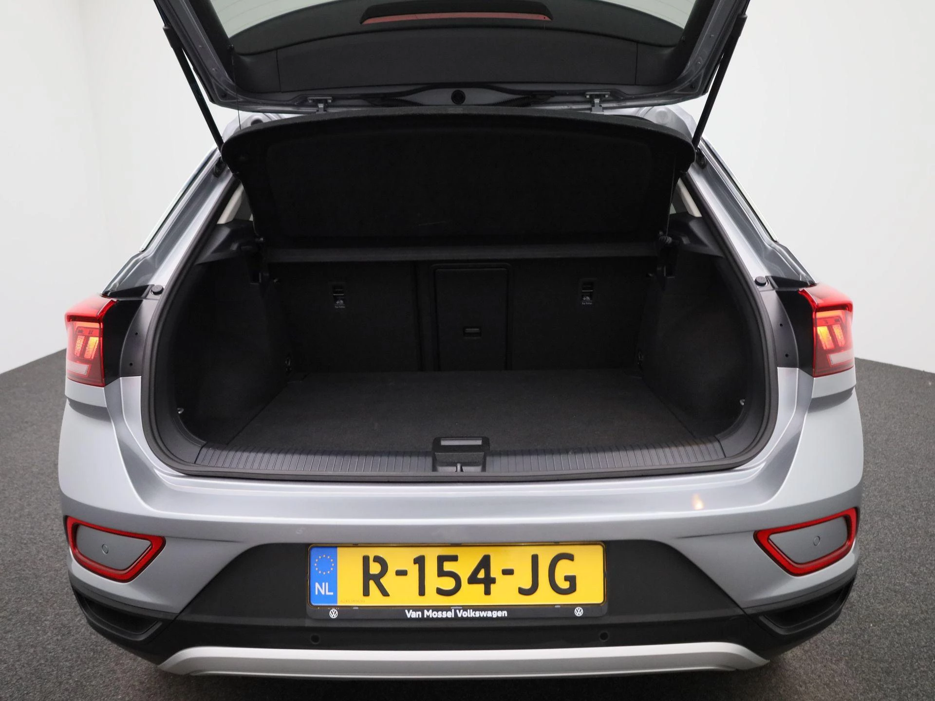 Volkswagen-T-Roc-image-12