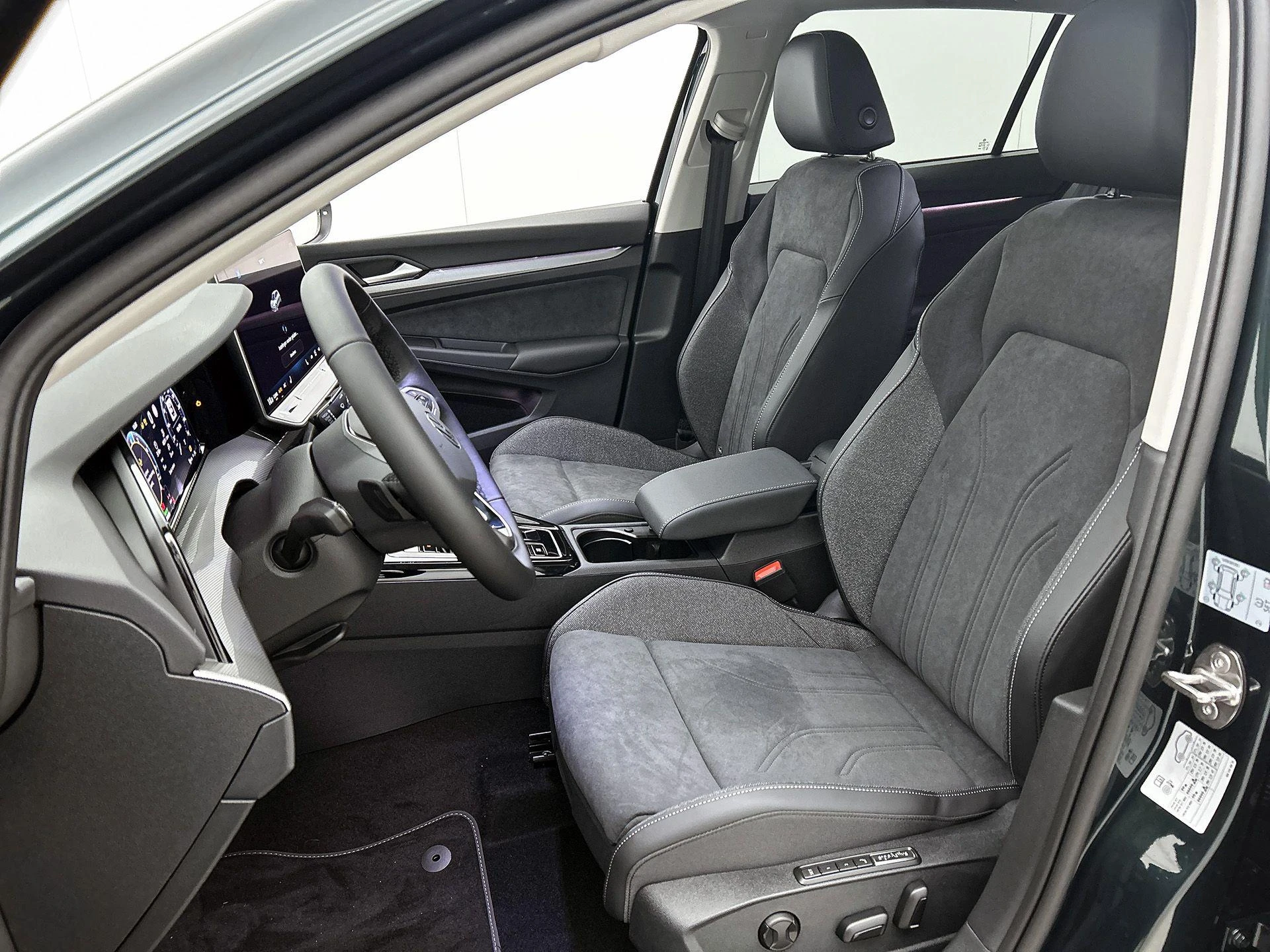 Volkswagen-Golf-image-39