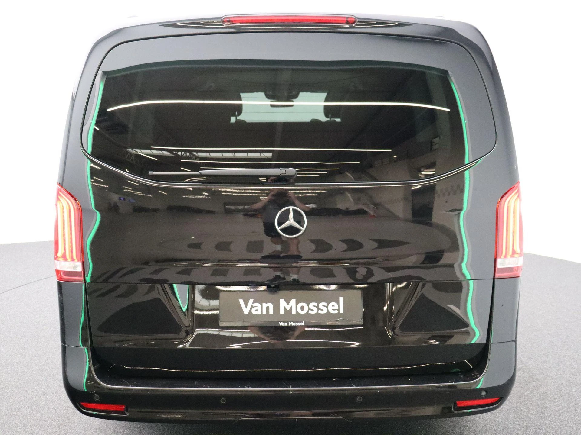 Mercedes-Benz-Vito-image-21