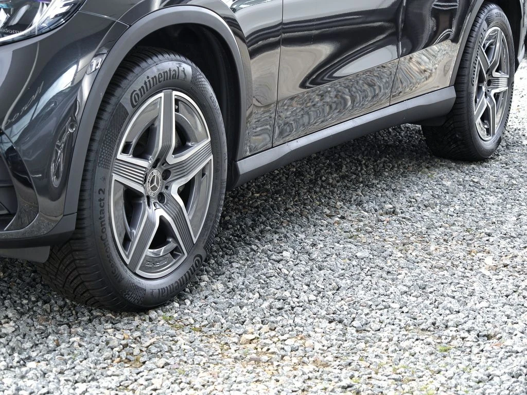 Mercedes-Benz-GLC 300 d-image-6