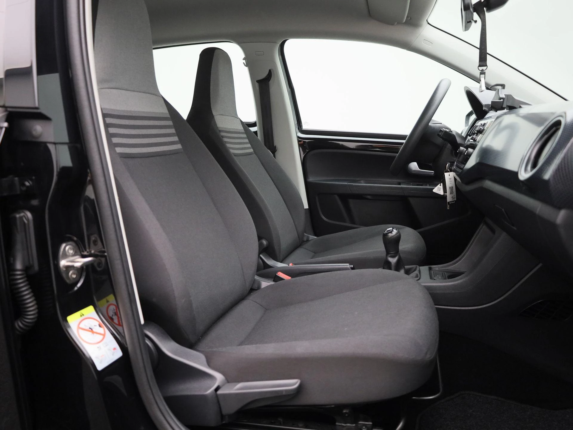 Volkswagen-up!-image-24