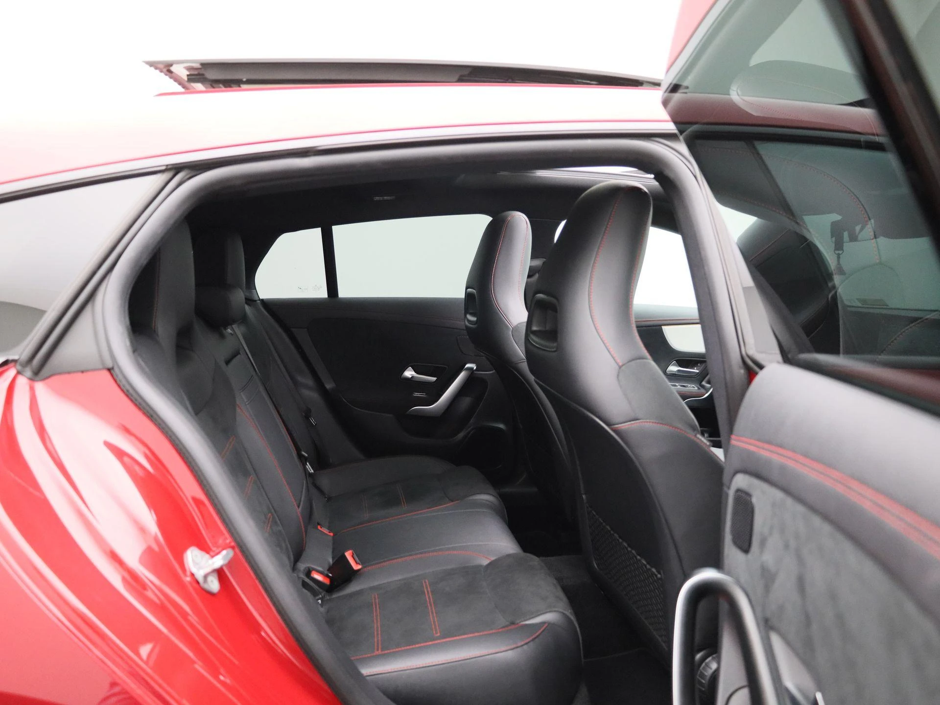 Mercedes-Benz-CLA-image-39