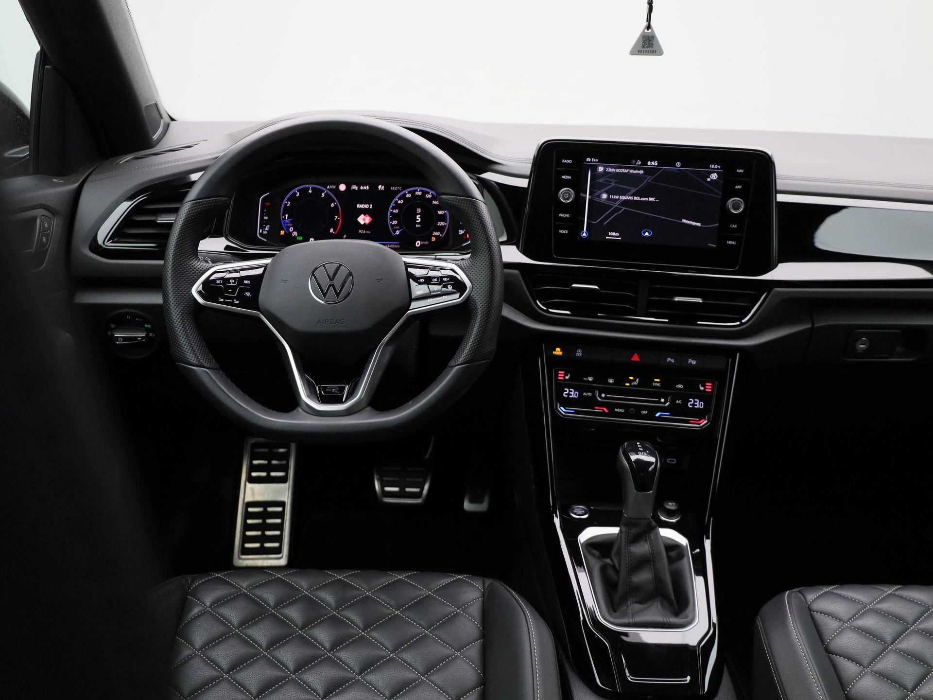 Volkswagen-T-Roc-image-6