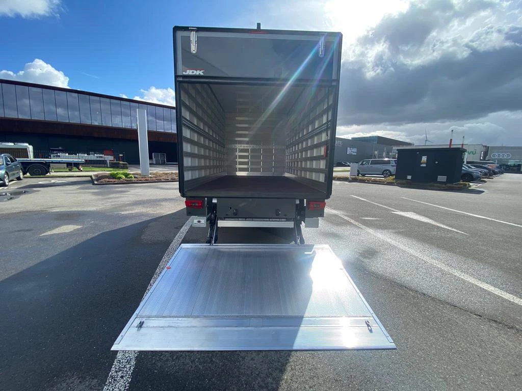 Volkswagen Crafter 35 Lwb Crafter 35 Wheelbase: 4490 mm Engine: 2,0 l 120 kW Gearbox: 8sp Automatic FWD