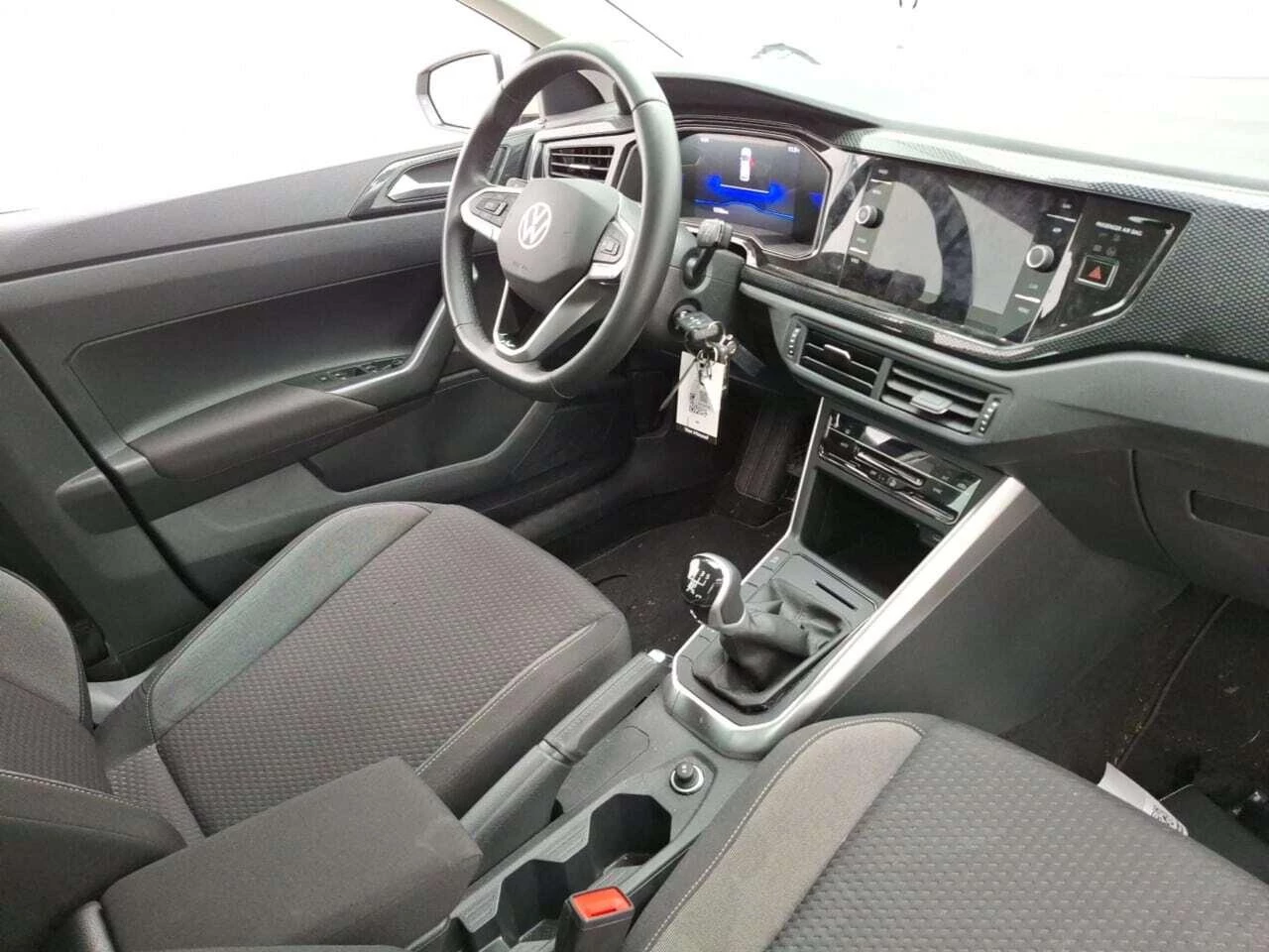 Volkswagen-Polo-image-2