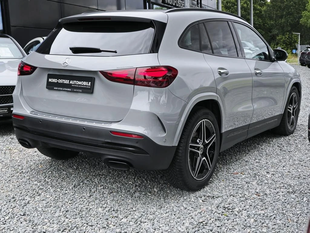 Mercedes-Benz-GLA 200-image-4