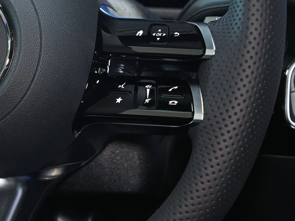 Mercedes-Benz-GLA 200 d-image-8