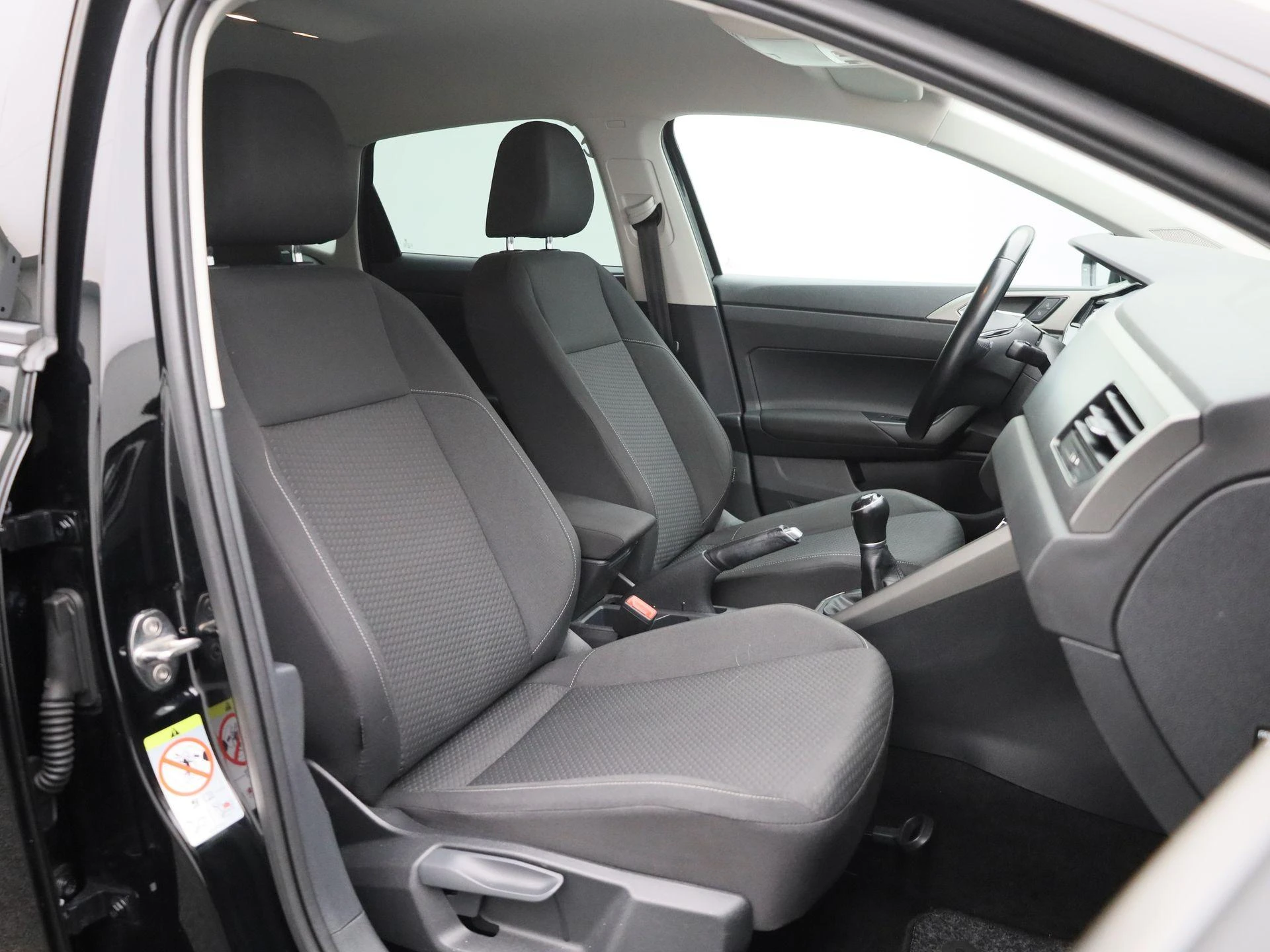 Volkswagen-Polo-image-25