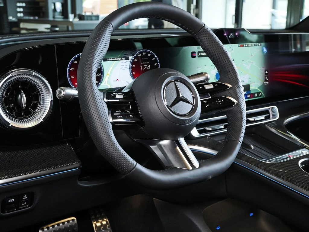 Mercedes-Benz-GLC 400-image-6