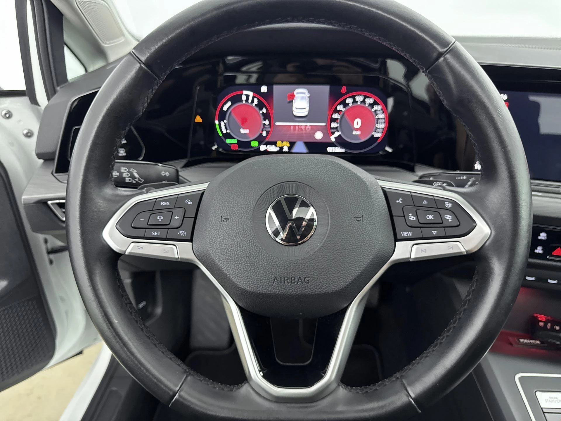 Volkswagen-Golf-image-27