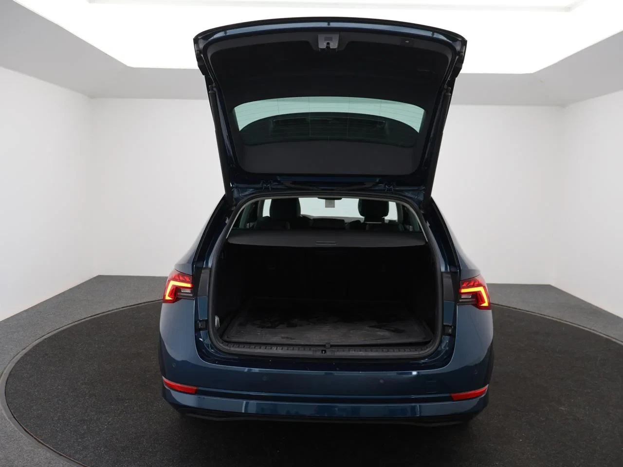 Škoda Octavia Combi PHEV Octavia iV Combi Clever+ 1,4TSI PHEV 204PK *AUTOMAAT*LEDER*CAMERA*VIRTUAL COCKPIT*NAVI*APP-CONNECT*CRUISE*...*