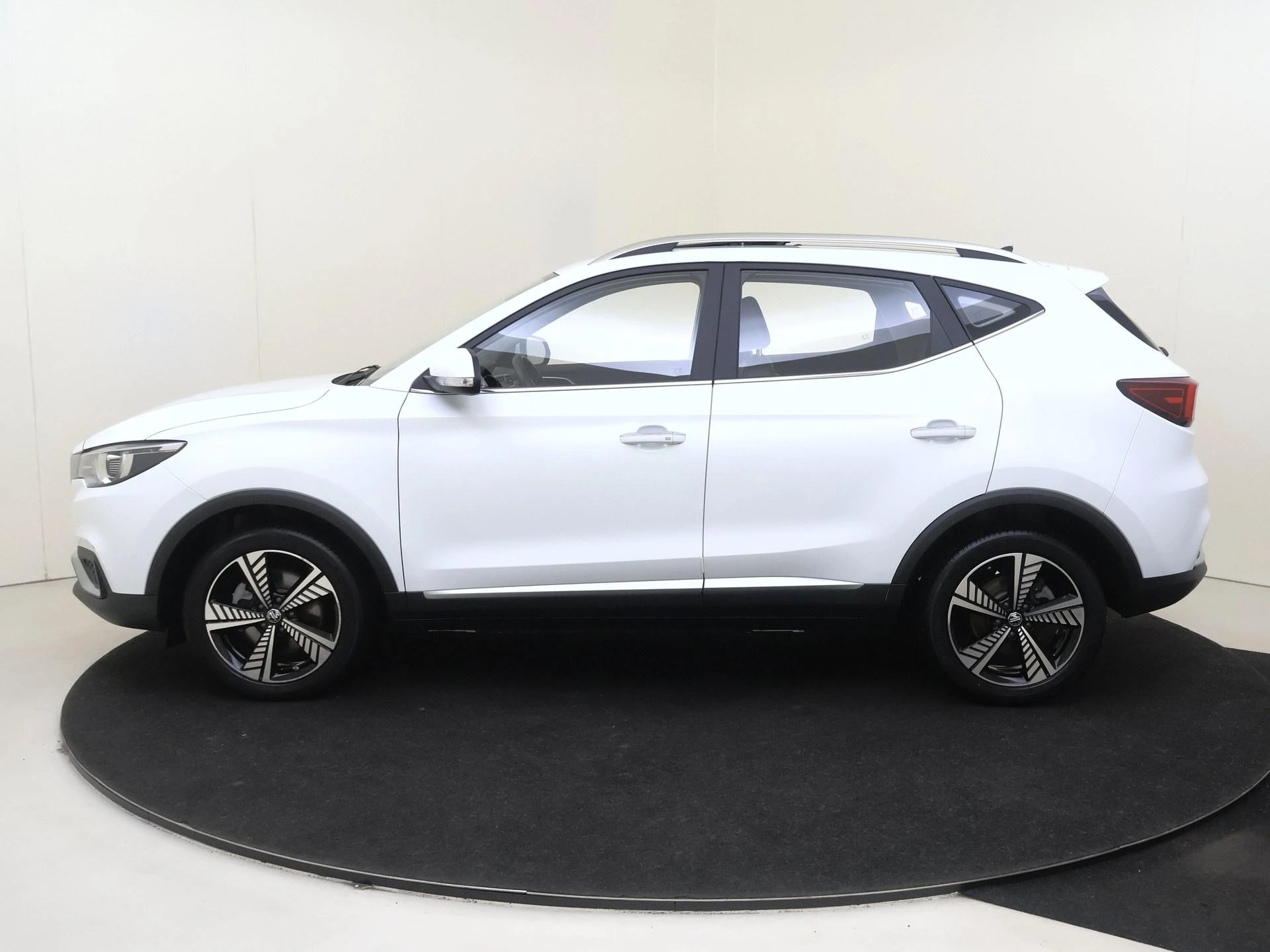 MG-ZS EV-image-7