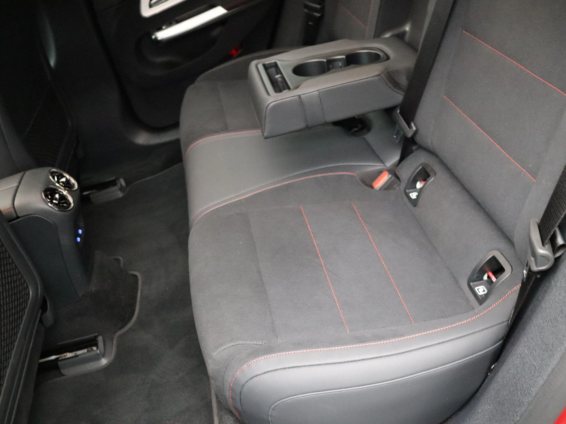 Mercedes-Benz-CLA-image-22